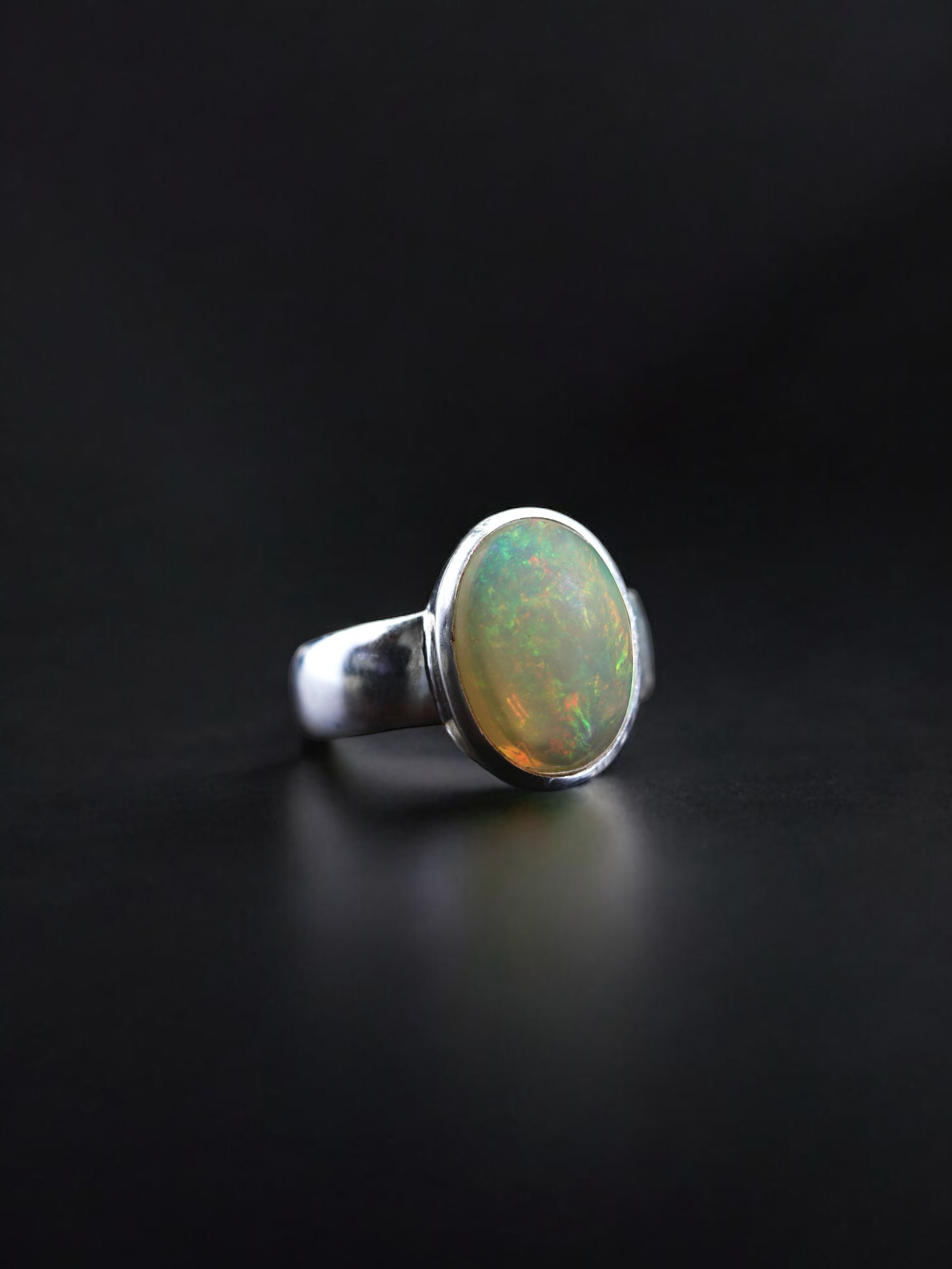 Top Welo Opal  Ring