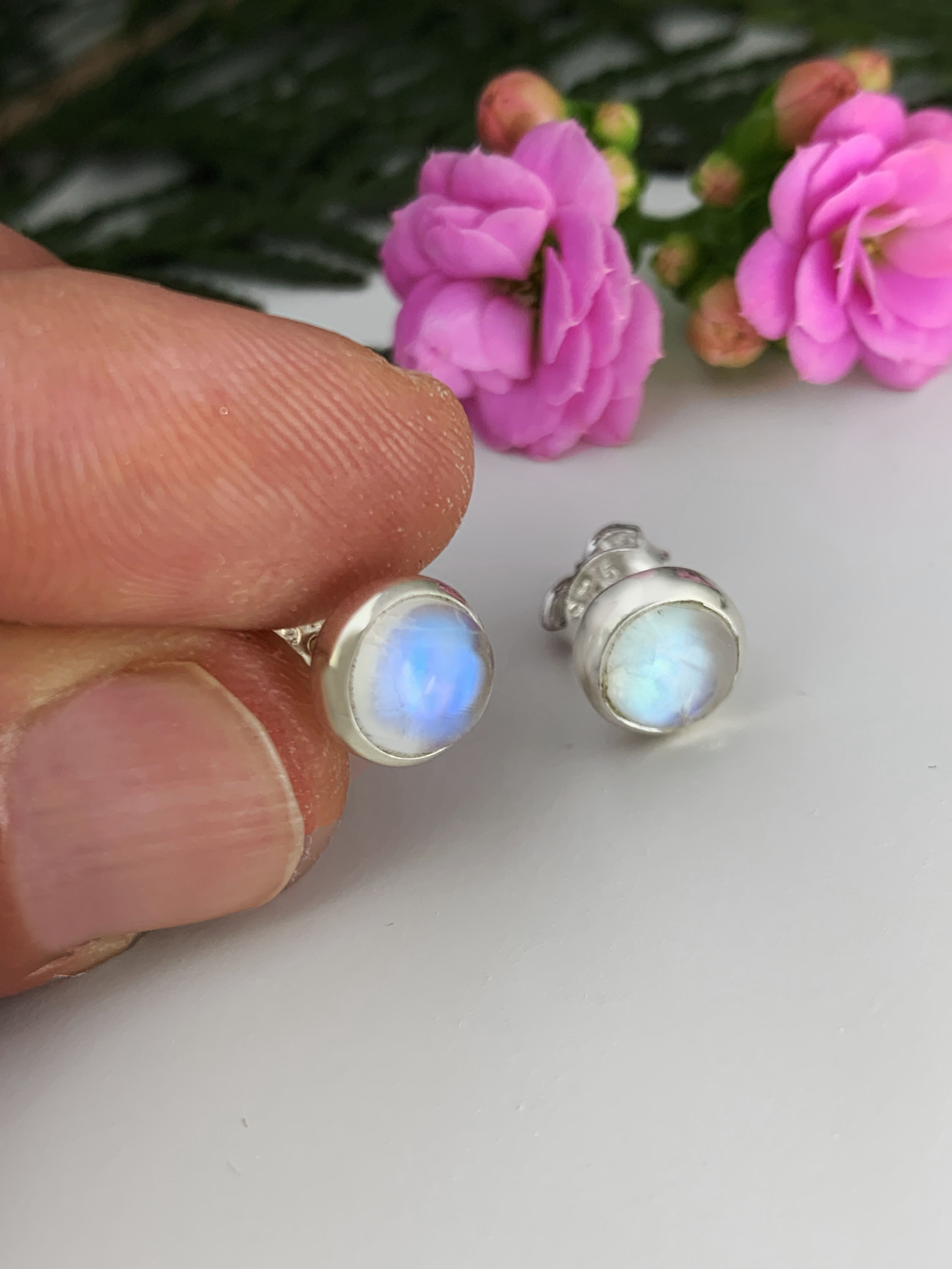 mondstein-ohrstecker-moonstone-studs-ohr00924-2 Moonstone Stud Earrings - rainbow