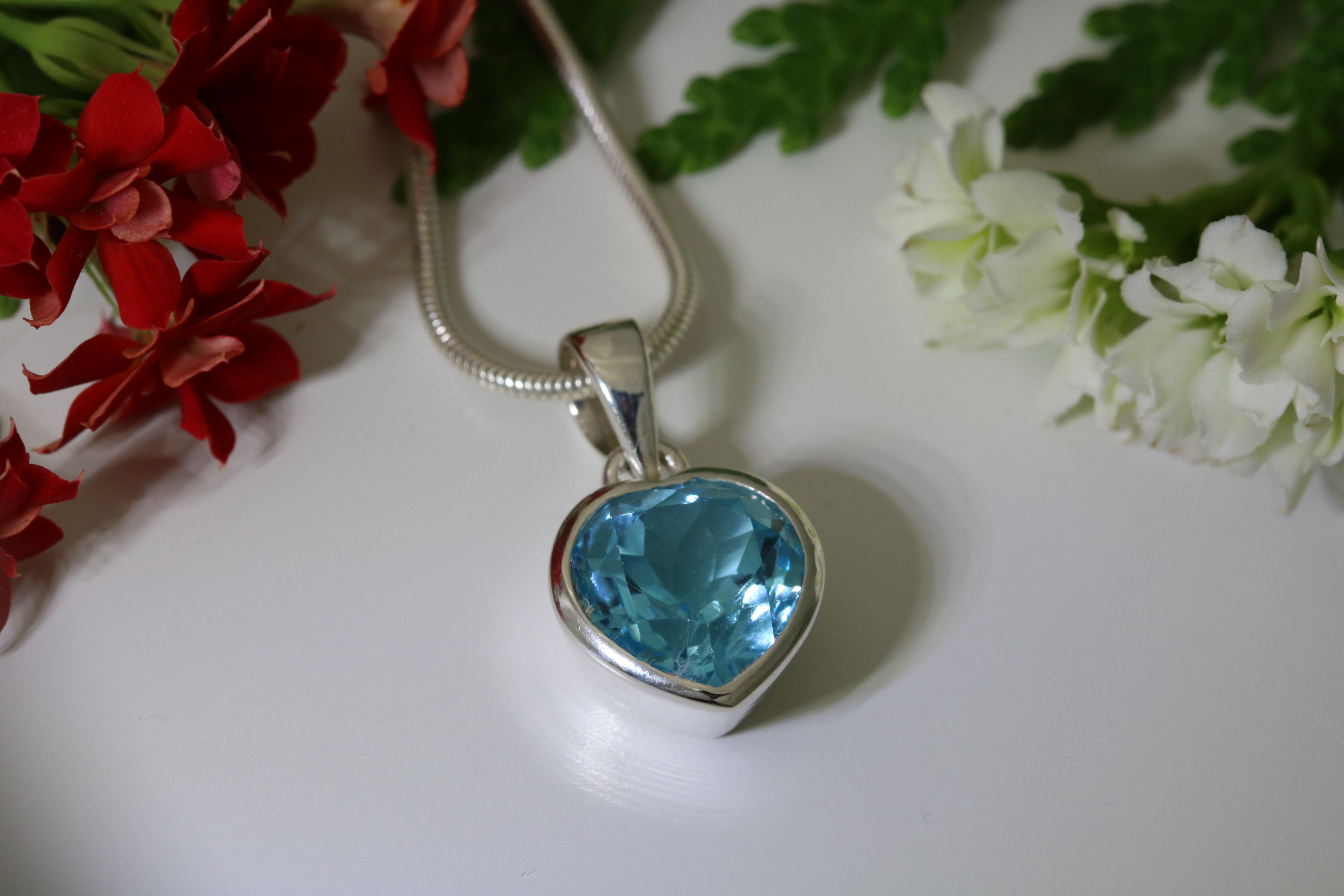 blautopas-anhaenger-blue-topaz-pendant-london-blue-ah03727 Blautopas Anhänger - Skyblue TOP