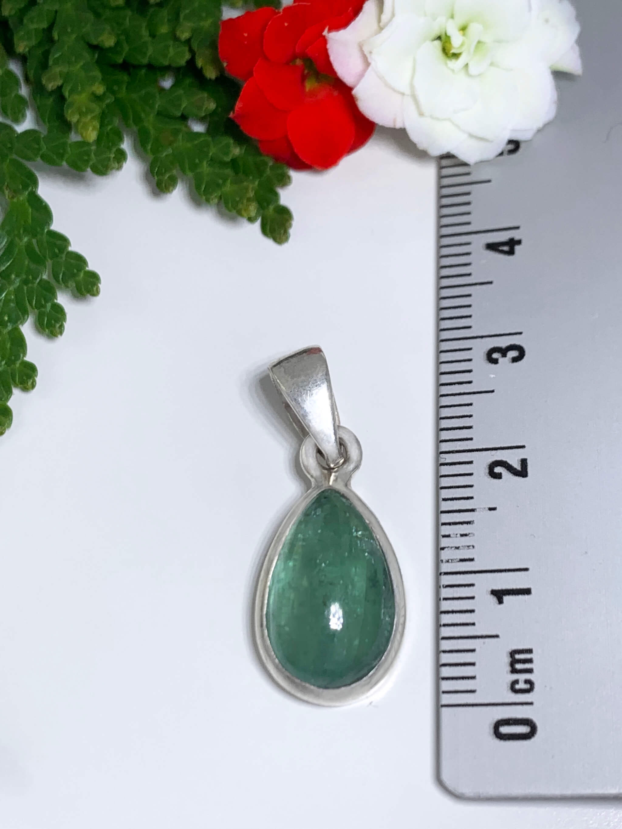 kyanit-anhaenger-kyanite-pendant-ah05320 Grüner Kyanit Anhänger