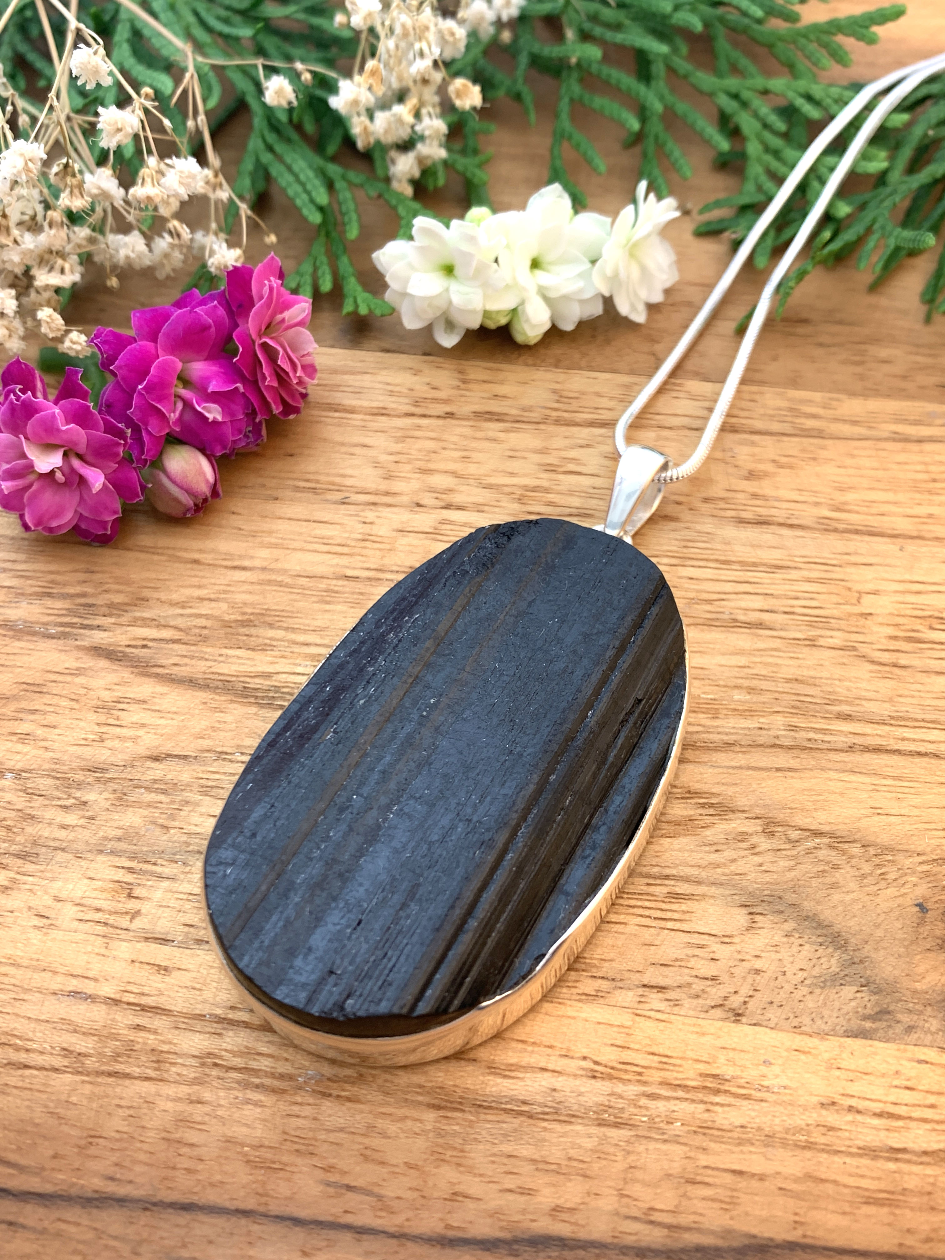 schwarzer-turmalin-anhaenger-black-tourmaline-pendant-ah02575-2 Schwarzer Turmalin Anhänger - XL
