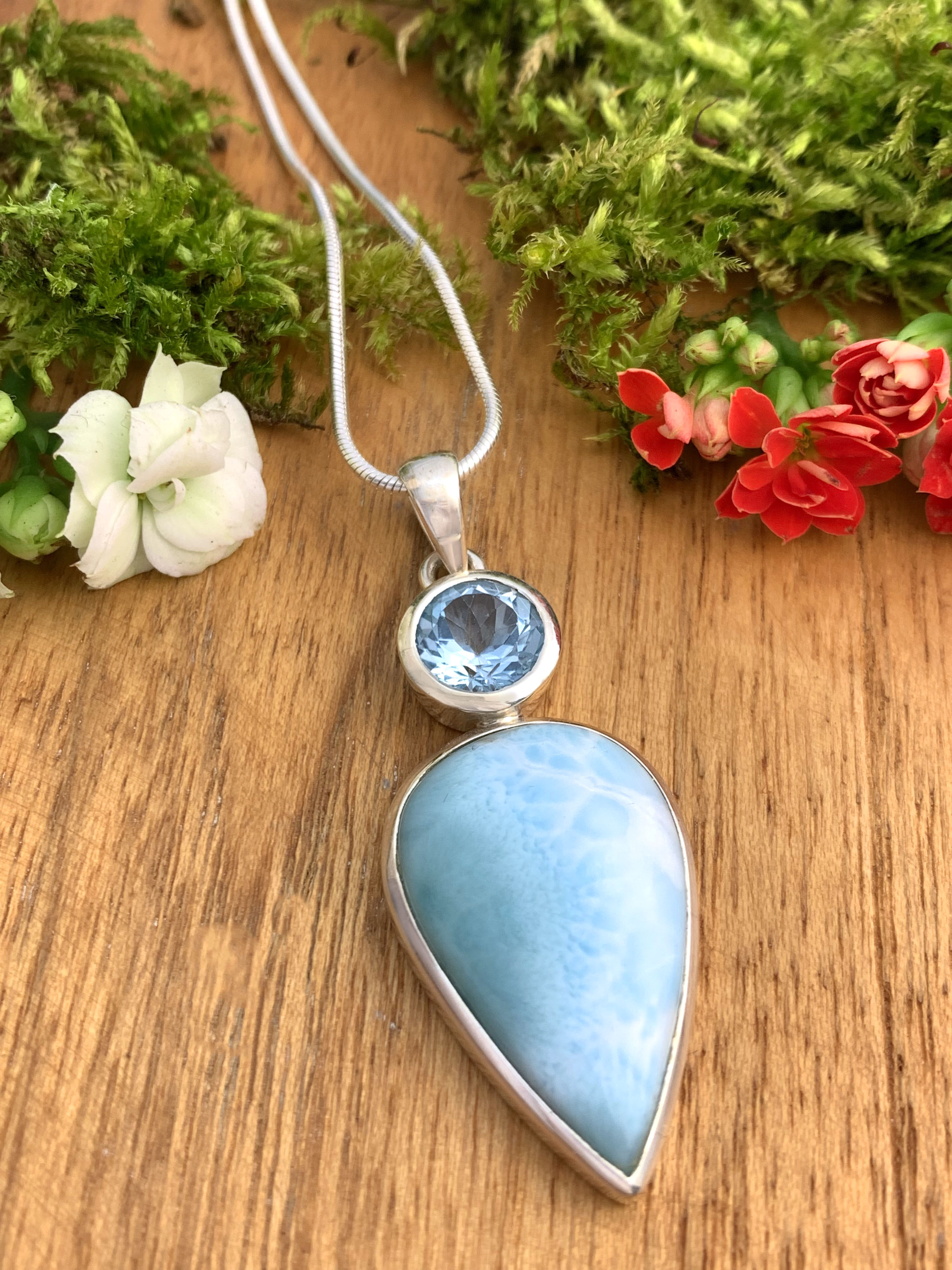 Larimar Anhänger mit Blautopas