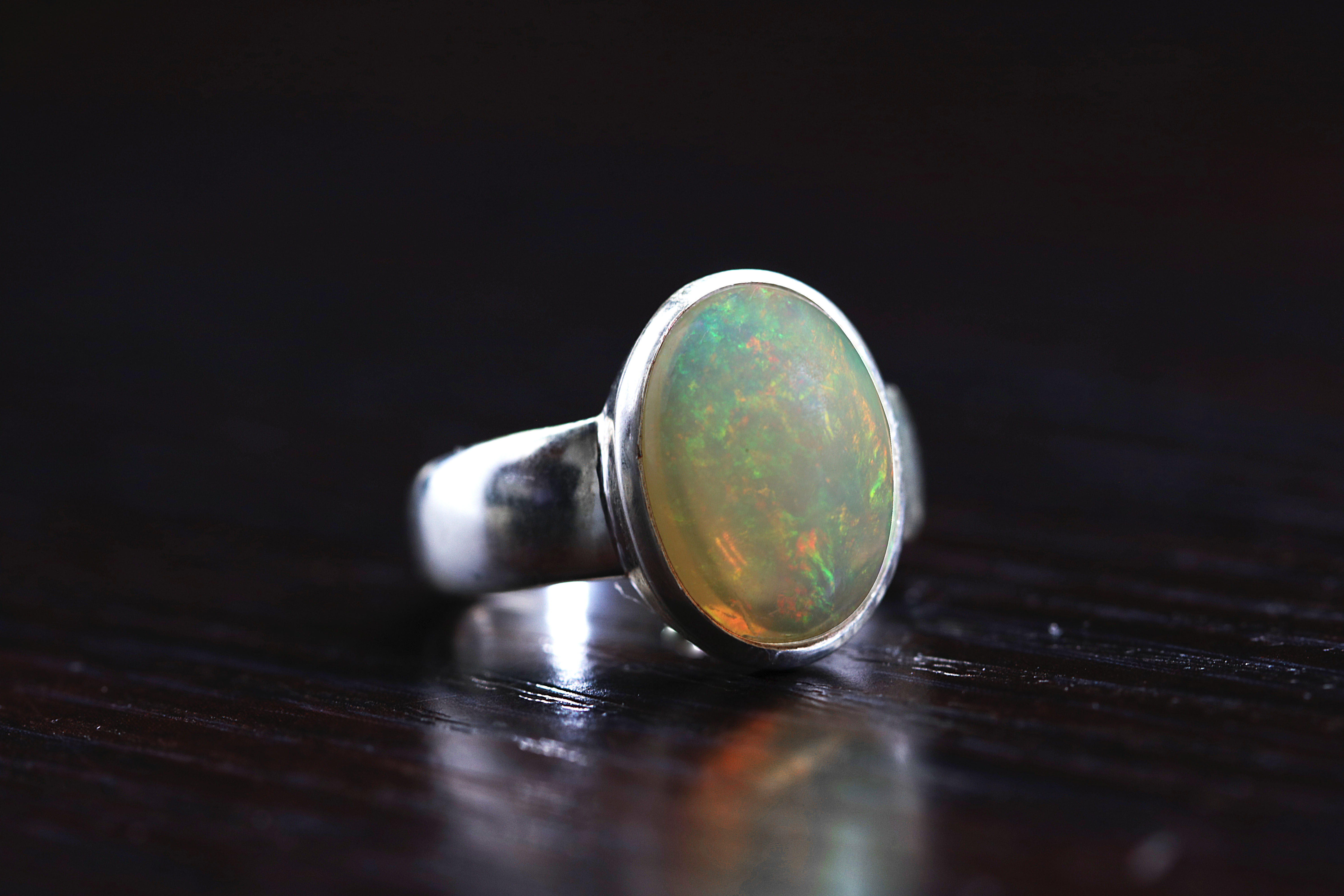 Top Welo Opal  Ring